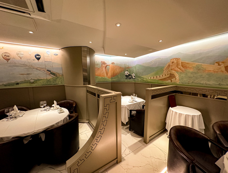 Interior, dining at Wing's Lincoln Square, Manchester