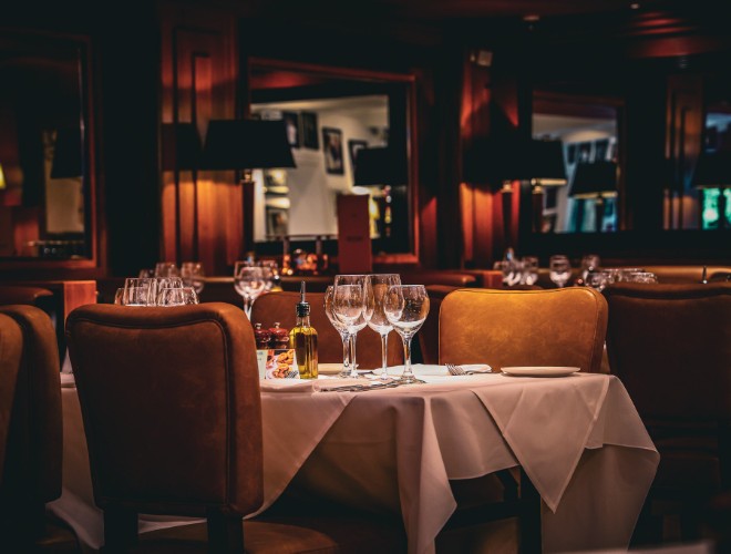 Elegant tables and wood panelling at San Carlo Fiorentina