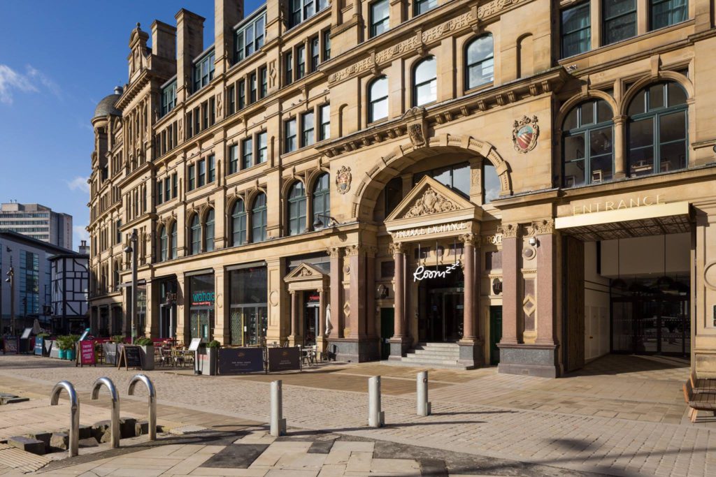 Roomzzz Manchester Victoria Exterior