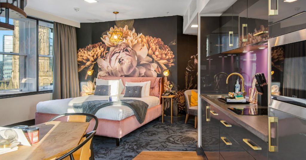 Roomzzz Manchester Victoria Sovereign Suite Bed Kitchenette