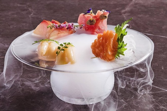 Dramatic sushi with dry ice