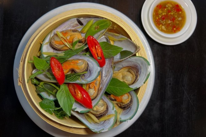 Mussels with basil and chilli at Try Thai