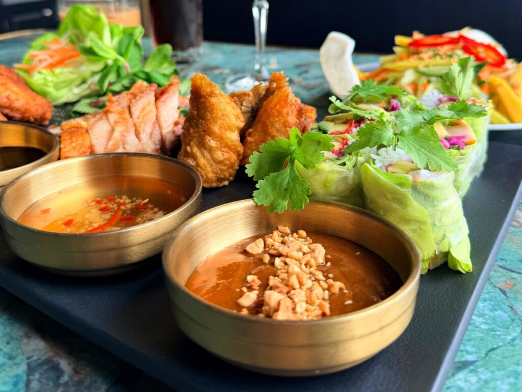 Le-Viet-Social-Sharing-Platter