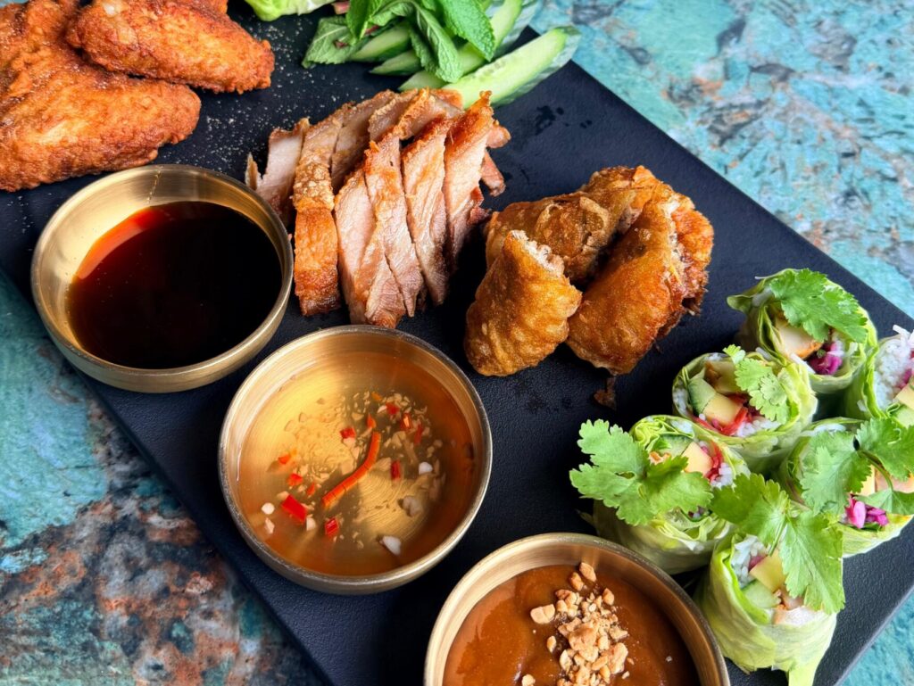 Le-Viet-Social-Sharing-Platter